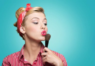 pin-up makyaj kadınla 