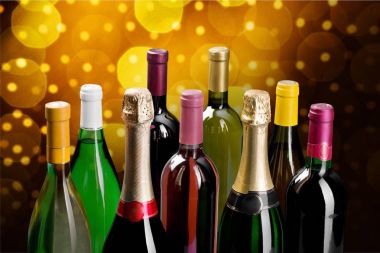 farklı şarap şişeleri 