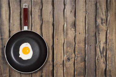 Tavada kızarmış yumurta.