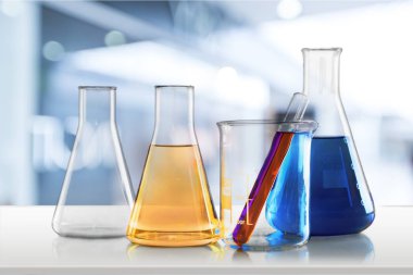 cam laboratuvar şişeler