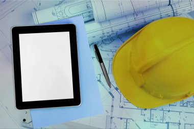 tablet ve mühendislik planları üst görünümü