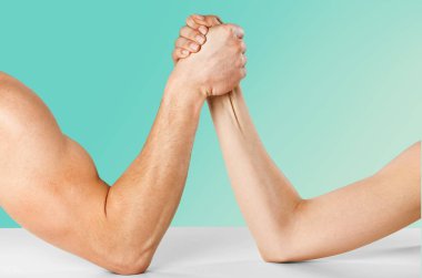 Erkek ve kadın armwrestling
