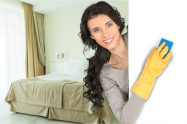 Temizlikçi kadın gösteren işareti poster