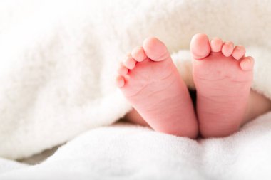 Küçük bebeğin ayakları 