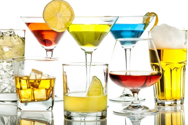 Färgglada coctails i glas — Stockfoto