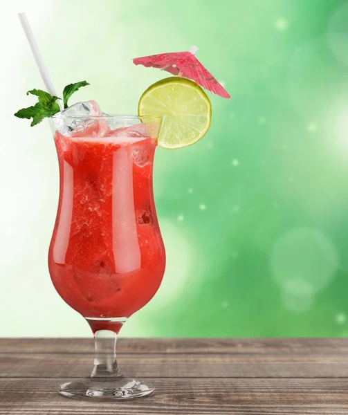 Glas alkoholhaltig cocktail — Stockfoto