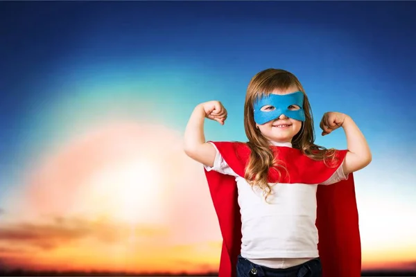 Lindo niño en traje de superhéroe — Foto de Stock