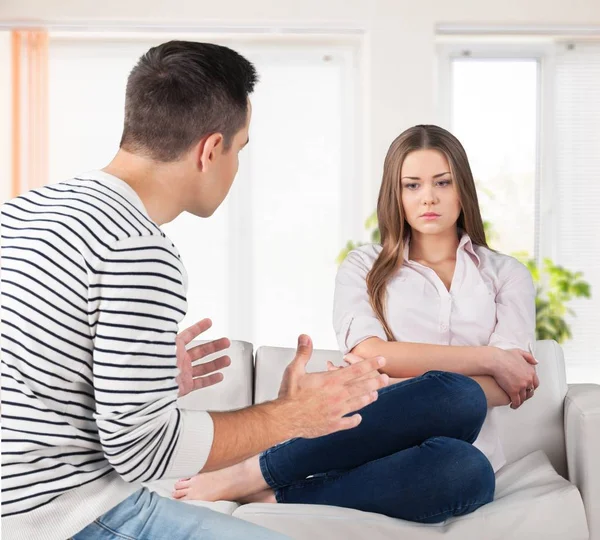 genç bir çift kavga