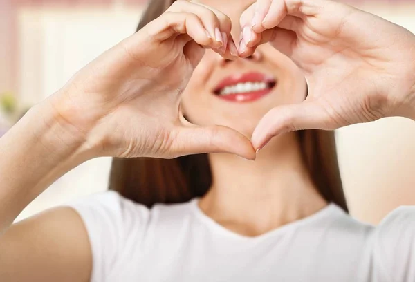 Young Happy Woman Showing Heart Symbol Hands — Stock Photo, Image