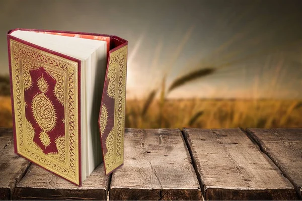 Buku islamic koran — Stok Foto
