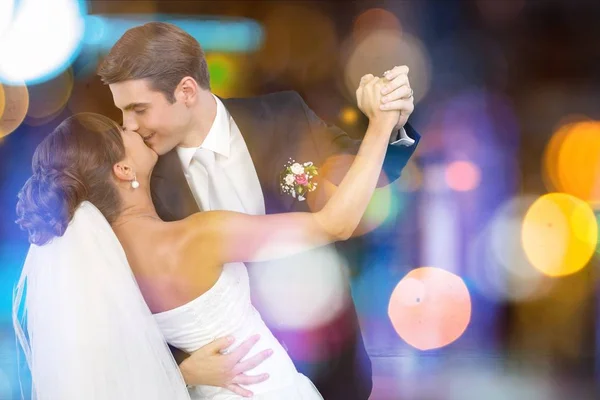 Menyasszony és a vőlegény, tánc — Stock Fotó