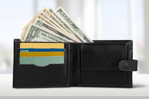 Plånbok med kort och pengar — Stockfoto