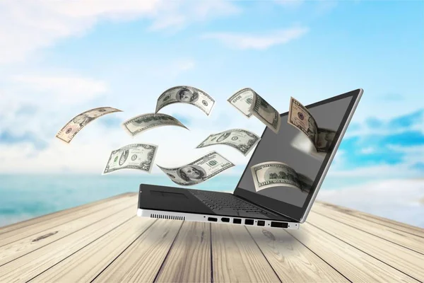 Laptopa co koncepcja pieniądza — Zdjęcie stockowe