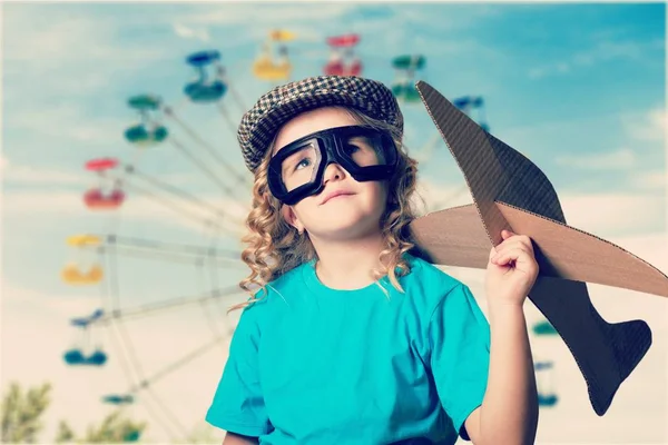 Cute girl in amusement park — Stock Photo, Image