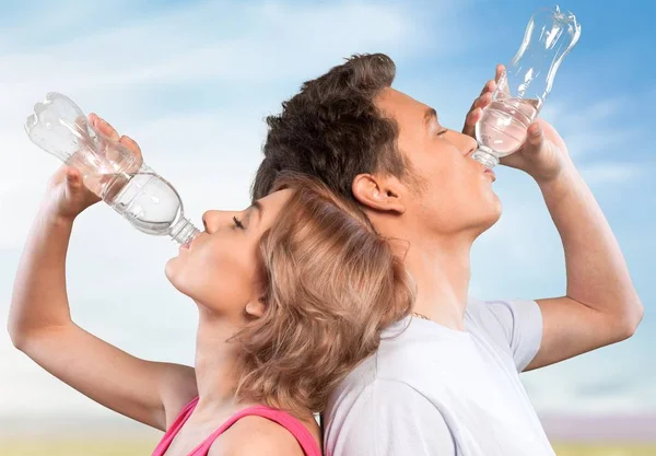 Pareja de agua potable — Foto de Stock