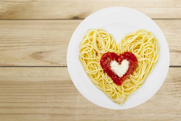 Pasta de espagueti en forma de corazón — Foto de Stock