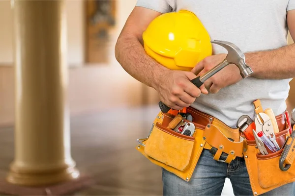 Werknemer man met helm — Stockfoto