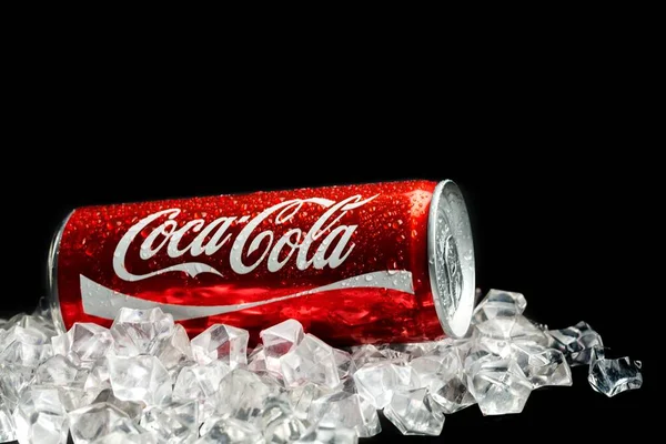 Coca Cola blik geïsoleerd — Stockfoto