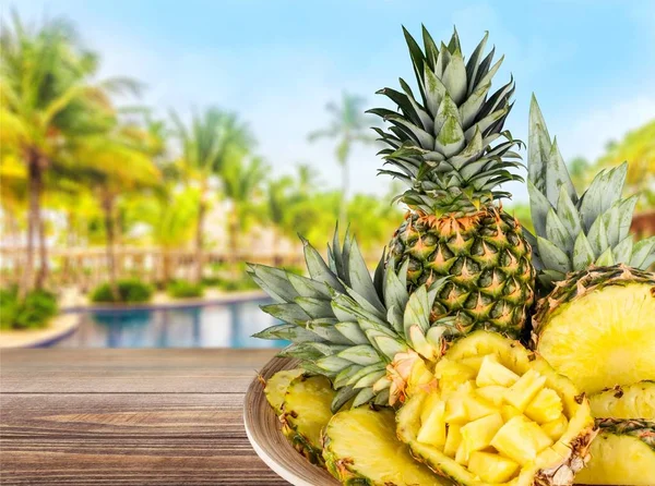 Olgun tropikal ananas — Stok fotoğraf