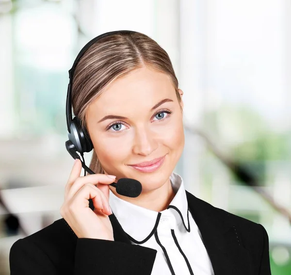 Cara de mujer joven con auriculares —  Fotos de Stock