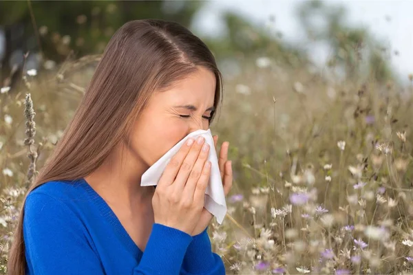 Young woman blowing nose — Stock Photo, Image