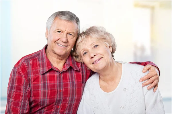 Elderly couple hugging — Stock Photo, Image