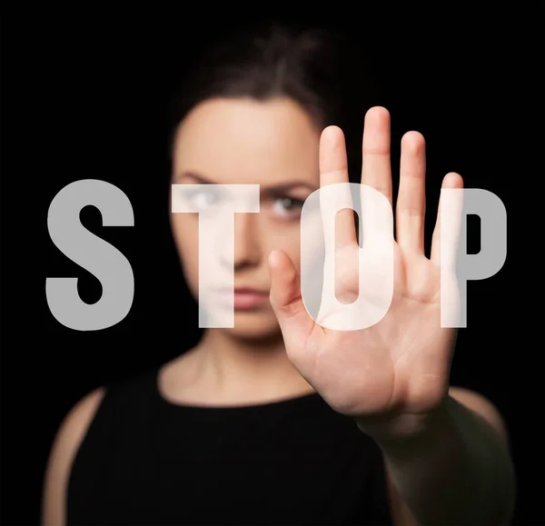 Jonge vrouw met de tekst Stop — Stockfoto