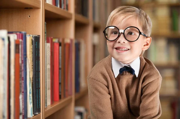 Liten pojke i glas — Stockfoto