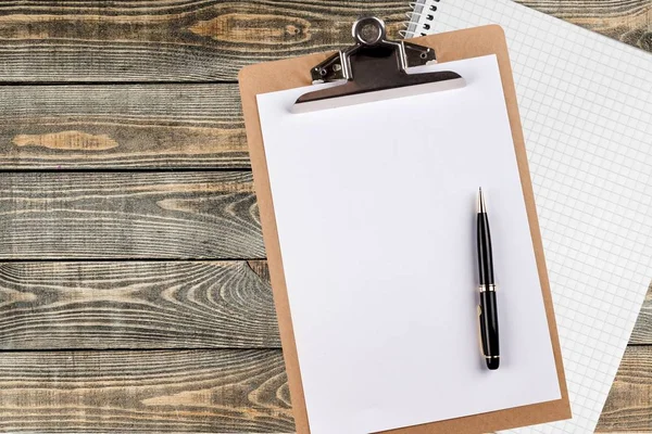 Büroklammer mit Stift — Stockfoto