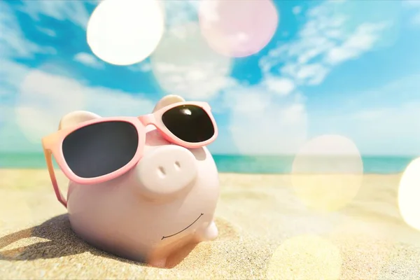 Piggy bank with sunglasses — Stock Photo, Image