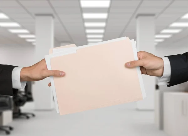 Twee mannen en documenten — Stockfoto