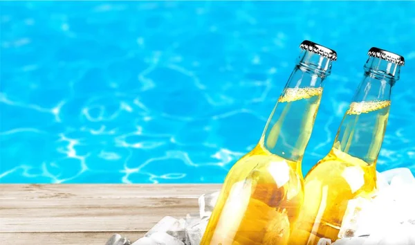 Buzlu bira şişeleri.