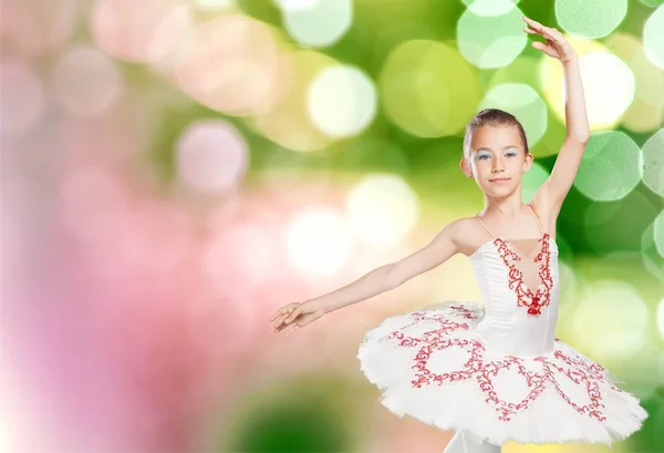 Pequena bailarina menina em um tutu rosa — Fotografia de Stock
