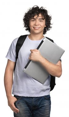 dizüstü bilgisayar kullanan adam