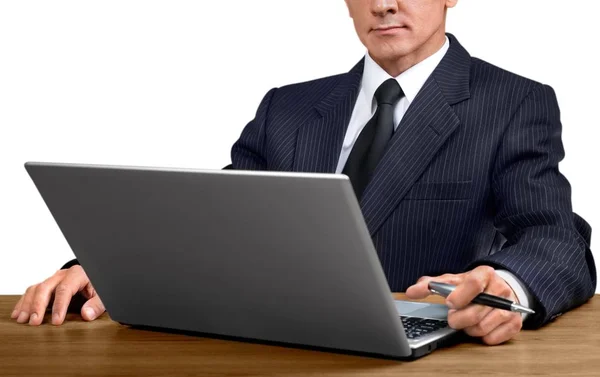 若いビジネス人の白い背景の上のノート パソコンを使用してのビュー — ストック写真
