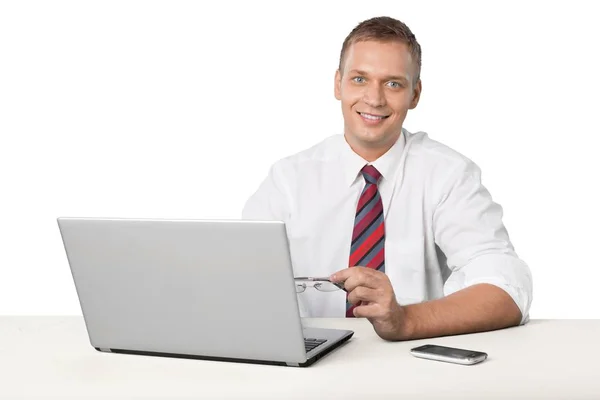 Hombre usando ordenador portátil —  Fotos de Stock