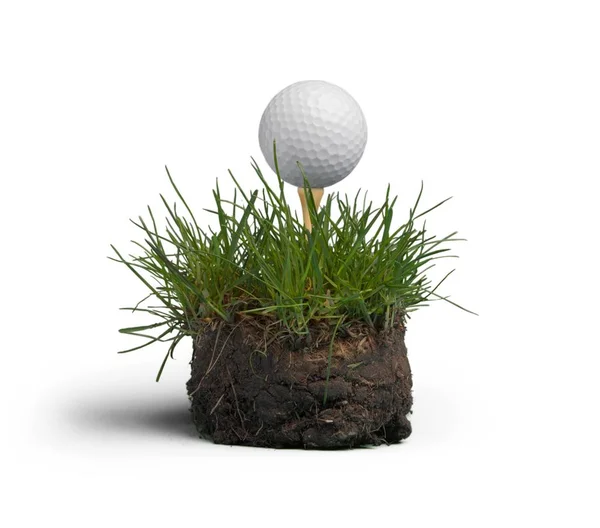 Golfball Auf Dem Abschlag Auf Grünem Gras — Stockfoto