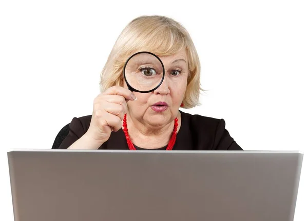 Retrato Mujer Negocios Madura Con Portátil Lupa —  Fotos de Stock