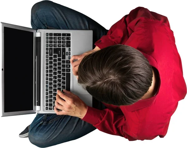 Homem em vermelho usando laptop — Fotografia de Stock