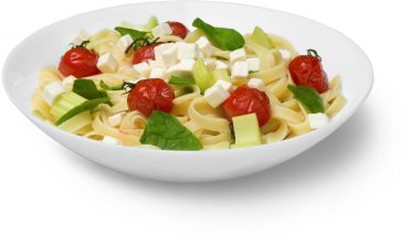 Beyaz tabakta lezzetli makarna