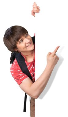 Öğrenci çocuk beyaz arka plan üzerinde izole boş kartı ile