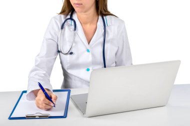 Steteskoplu kadın doktor.