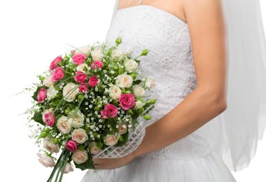 Beyaz arka plan üzerinde beyaz gelinlik içinde güzel bir gelin elbise