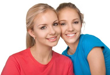 Anne ve kızı kucaklıyor