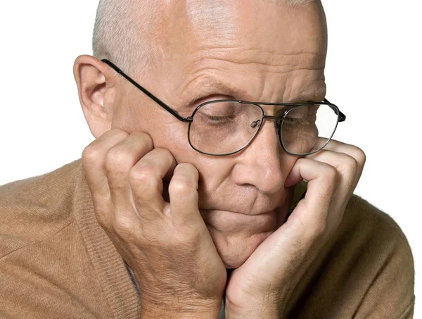 眼鏡を身に着けている思いやりのある年配の男性 — ストック写真