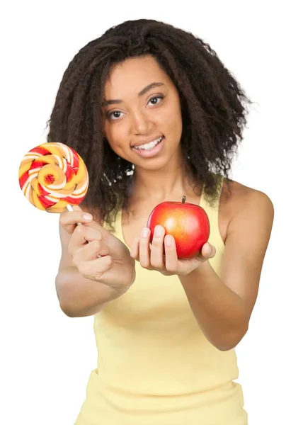 年轻美丽的妇女与红色苹果在白色背景隔绝了 — 图库照片