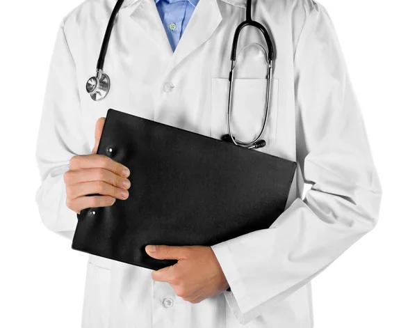 Médico com pasta em consultório médico — Fotografia de Stock