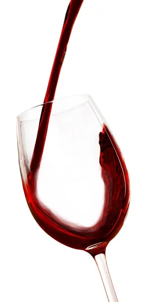 Kırmızı şarap kadehe dökülüyor. — Stok fotoğraf