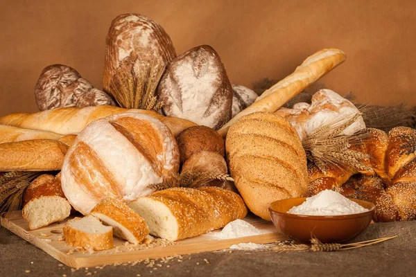 Ferskt hjemmelaget brød – stockfoto