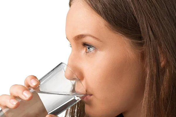 Chica Agua Potable Aislada Sobre Fondo Blanco — Foto de Stock
